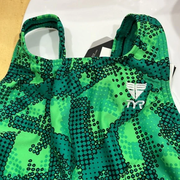 TYR Swim Tyr Vesuvius Maxfity Size 22 Performance One Piece